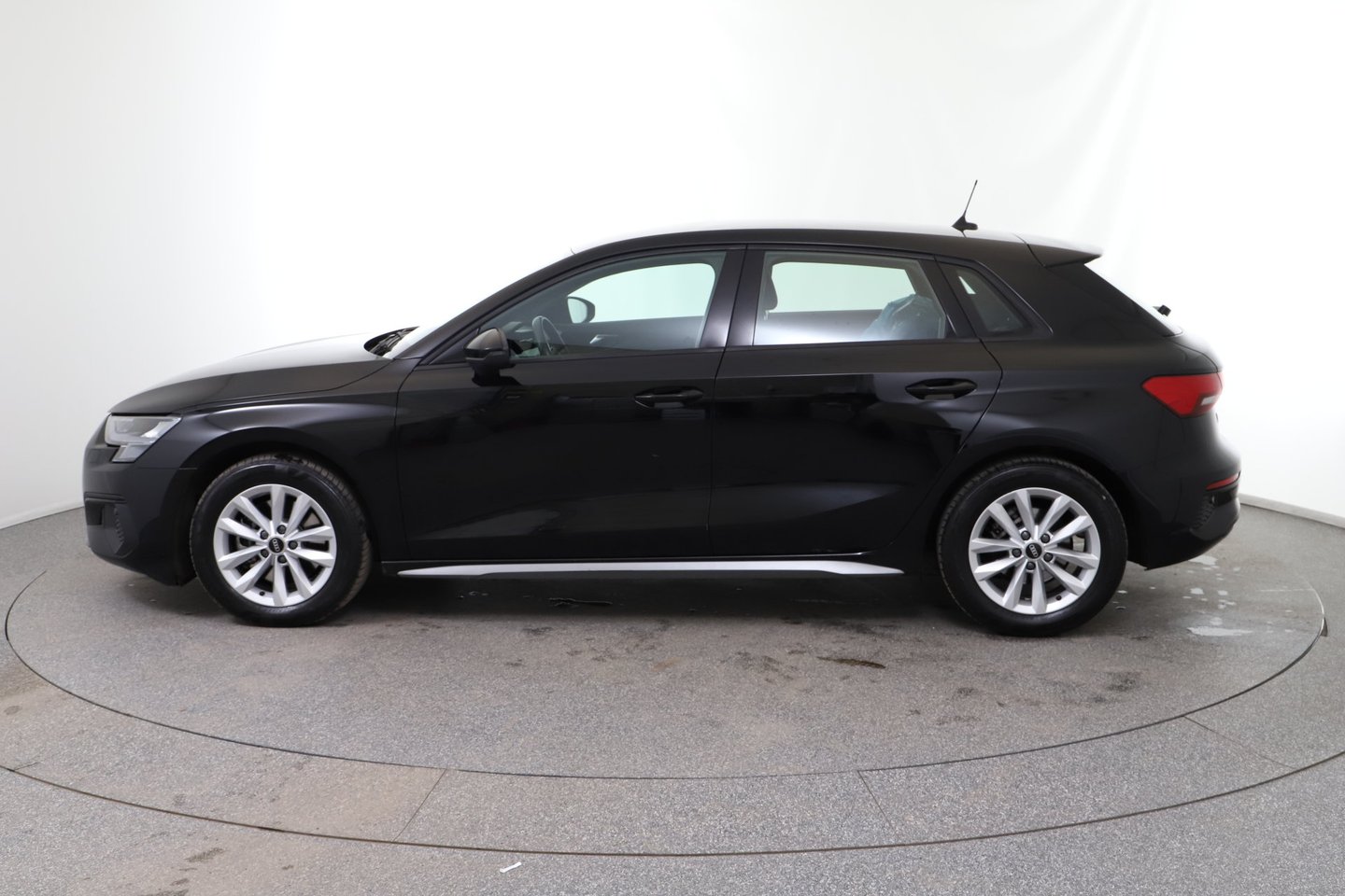 Audi A3 Sportback 30 TDI | Bild 2 von 23