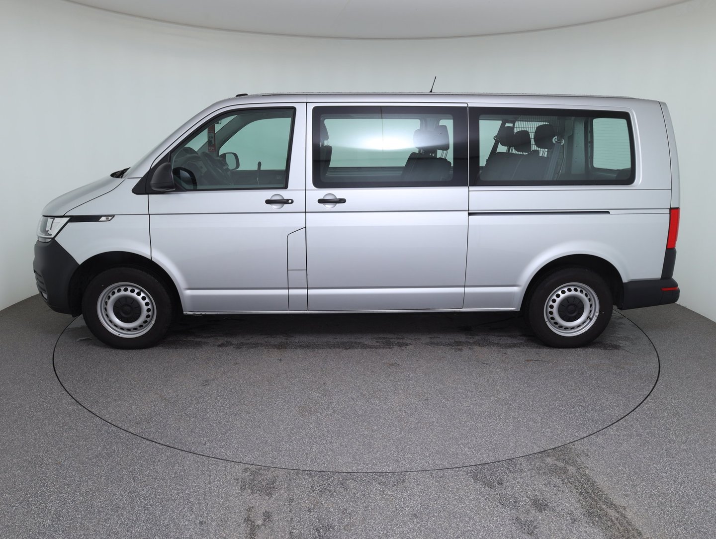 VW Transporter Kombi LR TDI | Bild 8 von 10