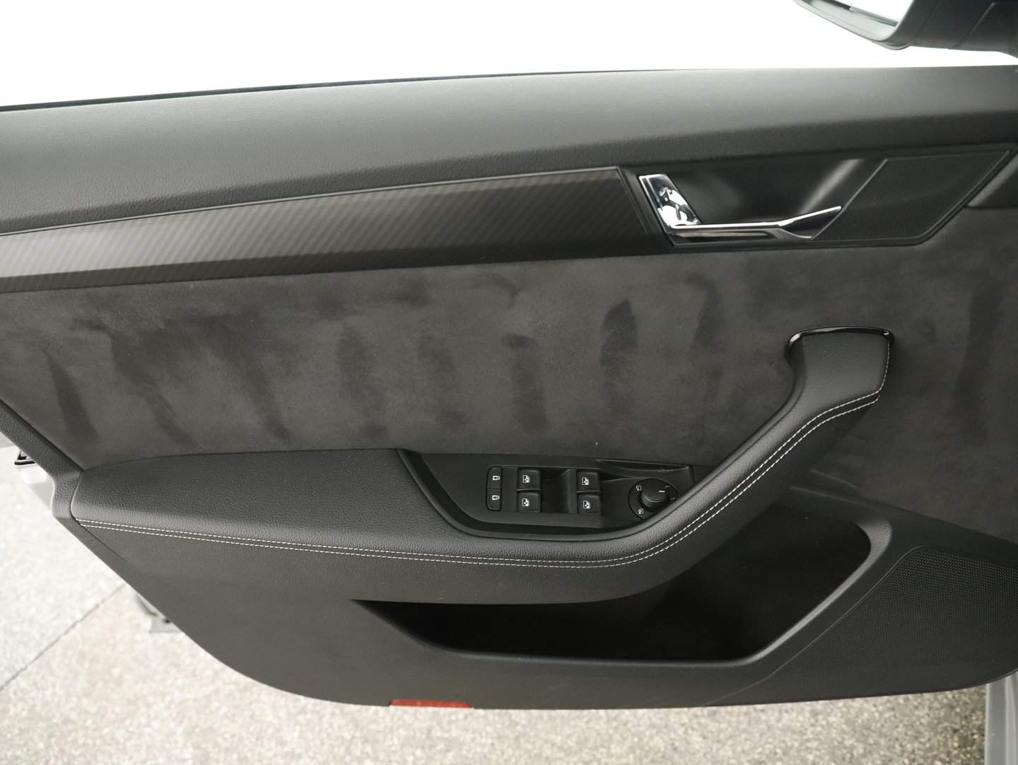 Škoda SUPERB Combi iV SPORTLINE DSG | Bild 25 von 28