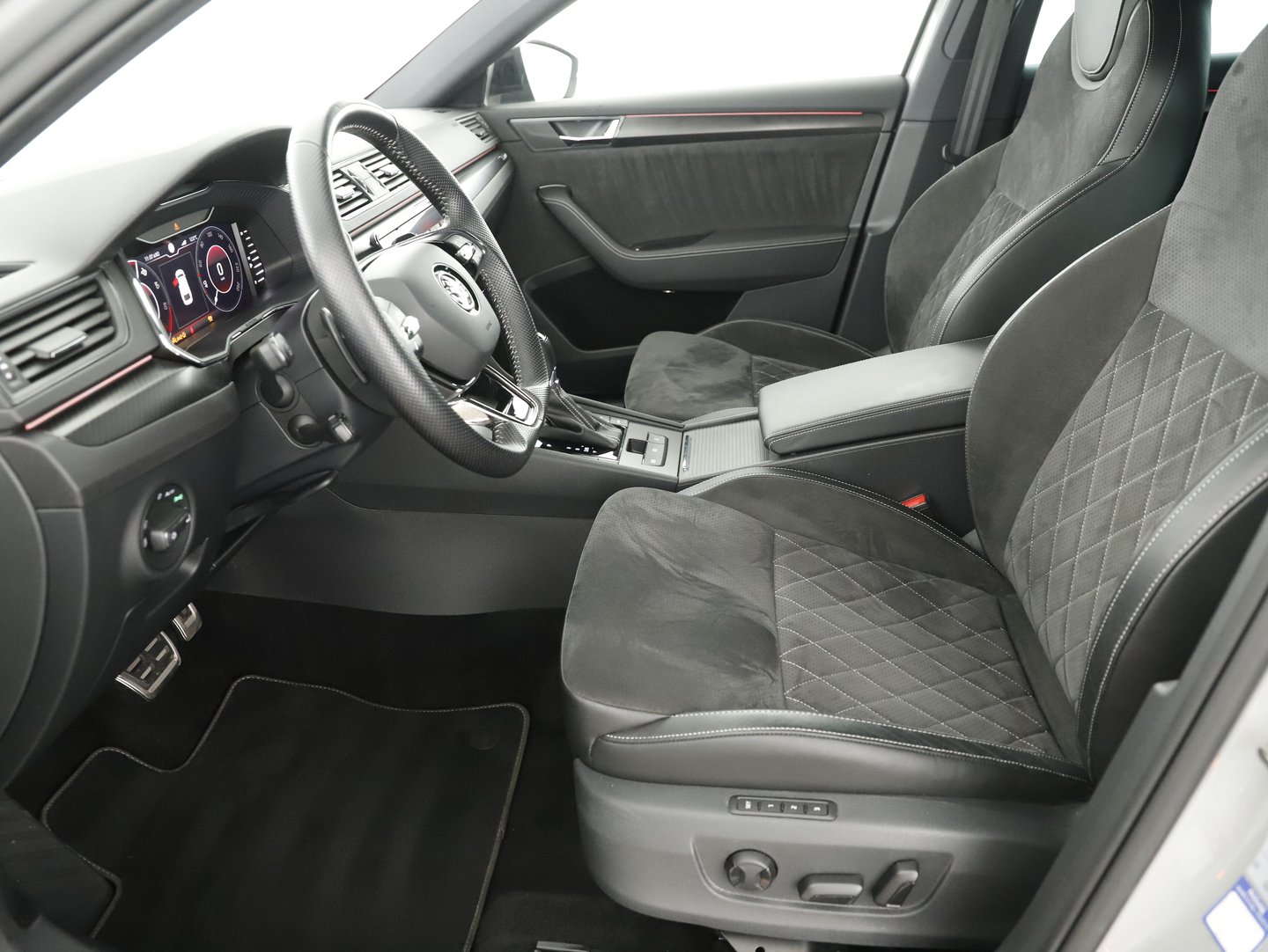 Škoda SUPERB Combi iV SPORTLINE DSG | Bild 11 von 28