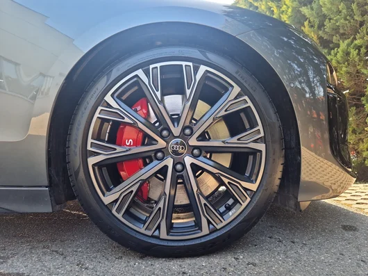Bild eines Audi S6 Avant e-tron