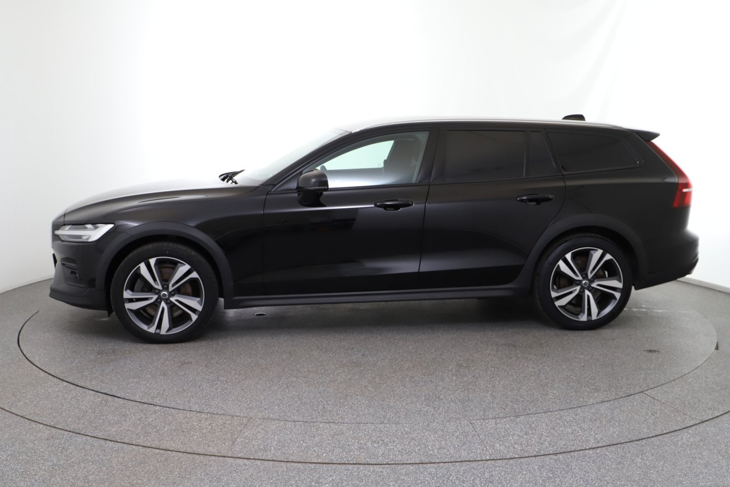 Volvo V60 Cross Country B4 AWD Cross Country Pro Geartronic | Bild 2 von 29