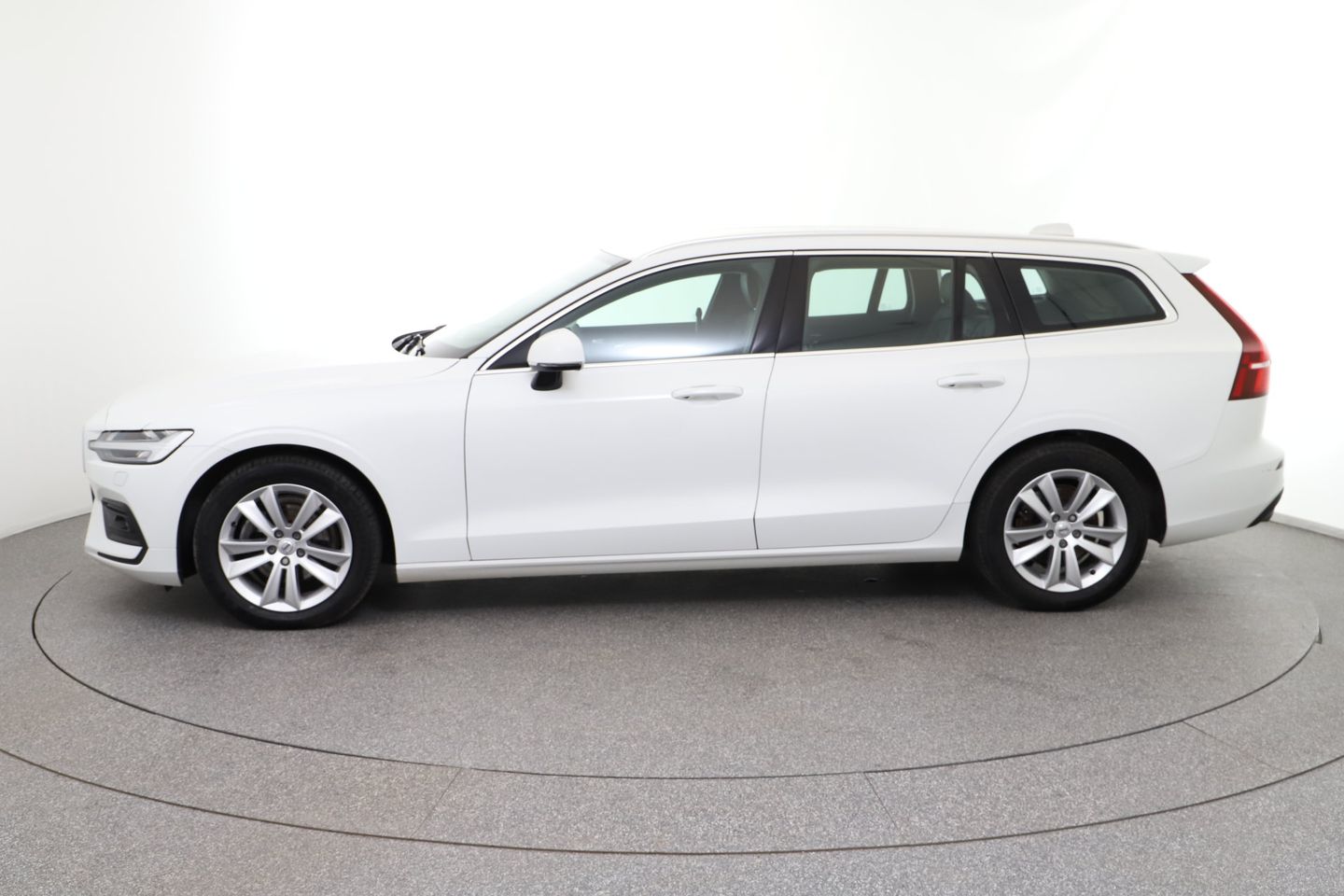 Volvo V60 B4 Momentum Pro Aut. | Bild 2 von 27