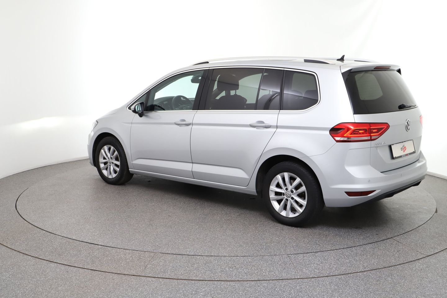 VW Touran Highline 1,6 SCR TDI DSG | Bild 3 von 28