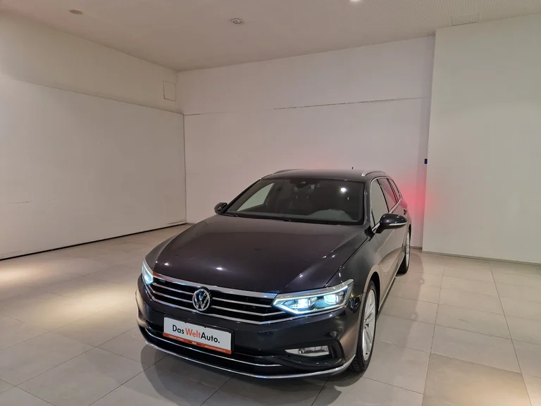 VW Passat Variant
Elegance TDI SCR DSG