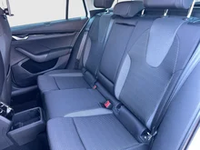 Škoda Octavia Combi Selection TSI mHEV DSG in Moon-Weiß Metallic