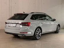 Škoda Superb Combi Sportline 4x4 in hellgrau - metallic