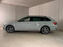 Škoda Superb Combi Sportline 4x4 in hellgrau - metallic