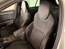 Škoda Superb Combi Sportline 4x4 in hellgrau - metallic