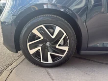 VW ID Buzz ID. Buzz Pro 4MOTION 250 kW in Starlight Blue Metallic
