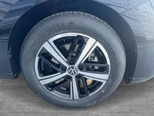 VW Caddy Style TDI 4MOTION in Deepblack Perleffekt