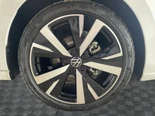 VW Golf Life mHEV TSI DSG in Pure White