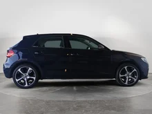 Audi A1 Sportback 25 TFSI intense in Firmamentblau Metallic