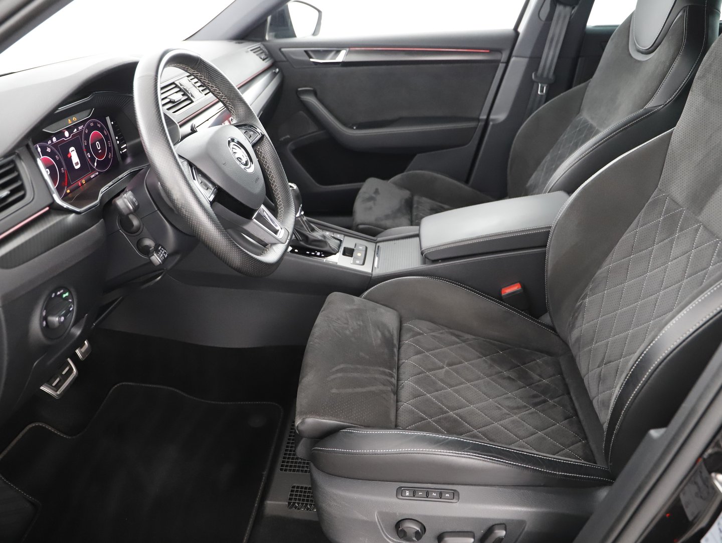 Škoda SUPERB Combi iV SPORTLINE DSG | Bild 7 von 25