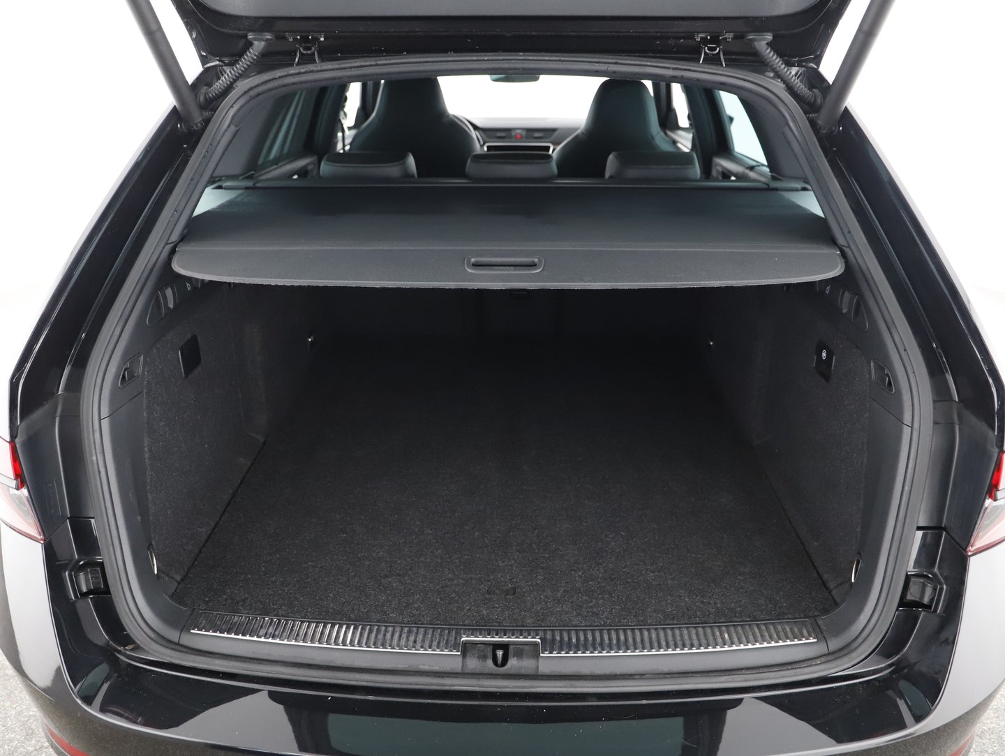 Škoda SUPERB Combi iV SPORTLINE DSG | Bild 20 von 25