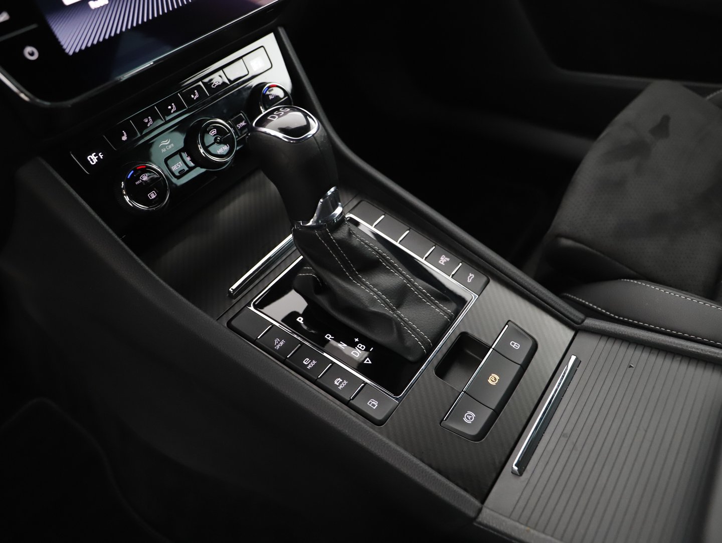 Škoda SUPERB Combi iV SPORTLINE DSG | Bild 18 von 25