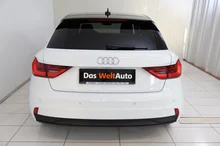 Audi A1 Sportback 25 TFSI intense in Gletscherweiss Metallic