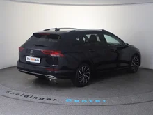 VW Golf Variant Life TDI in schwarz - metallic