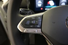 VW T-Roc Life eTSI DSG in Pure White Dach Black Uni
