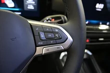 VW T-Roc Life eTSI DSG in Pure White Dach Black Uni