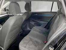 VW Golf Variant Life TDI in Deep Black Perleffekt