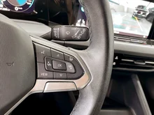 VW Golf Variant Life TDI in Deep Black Perleffekt
