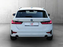 BMW 3xx 330e PHEV xDrive Touring Aut. in weiss - normal