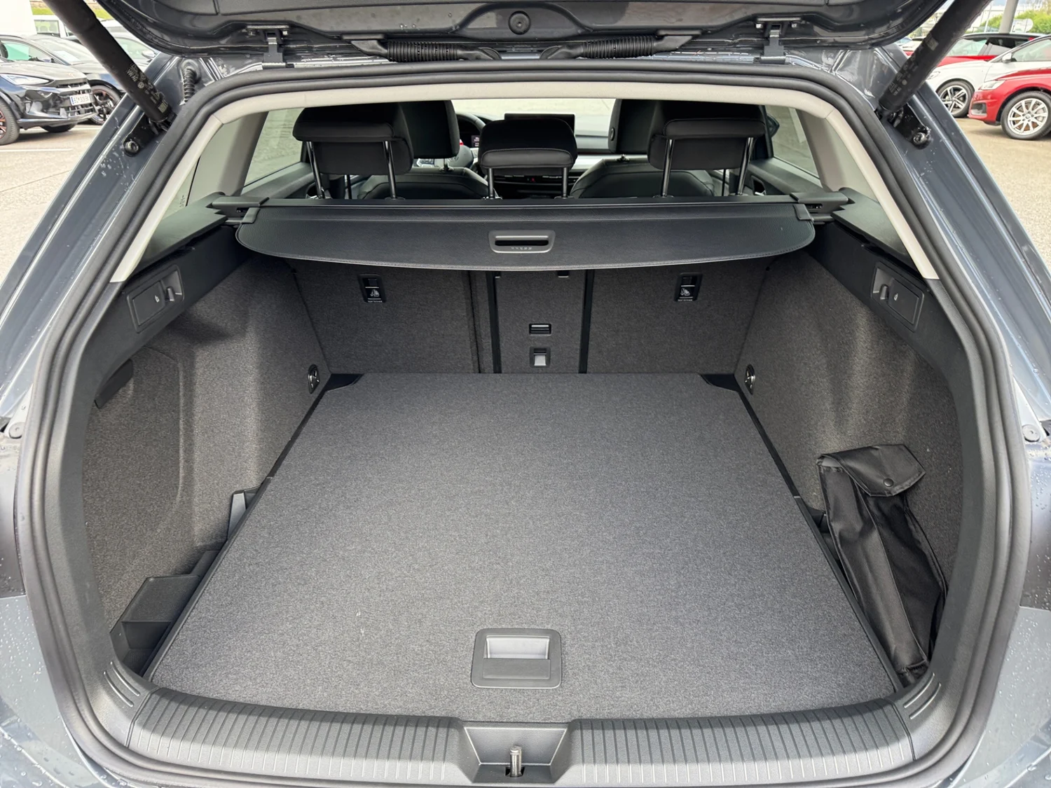 Bild eines Golf Variant Business mHeV DSG