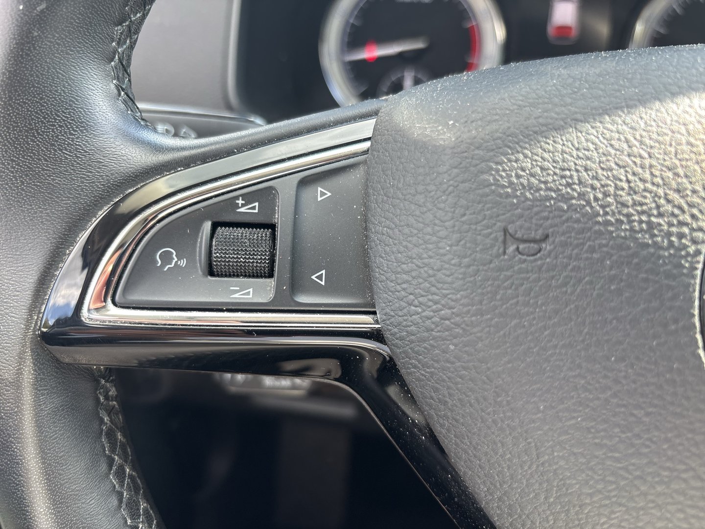 Škoda KAROQ Style TSI DSG ACT | Bild 12 von 17
