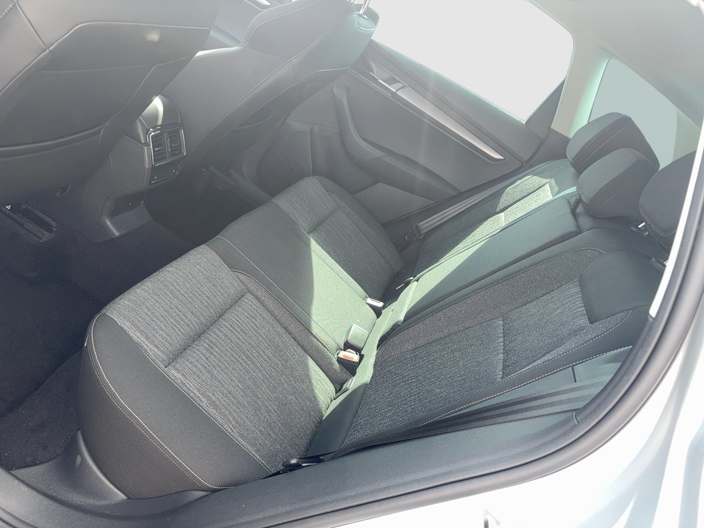 Škoda KAROQ Style TSI DSG ACT | Bild 17 von 17