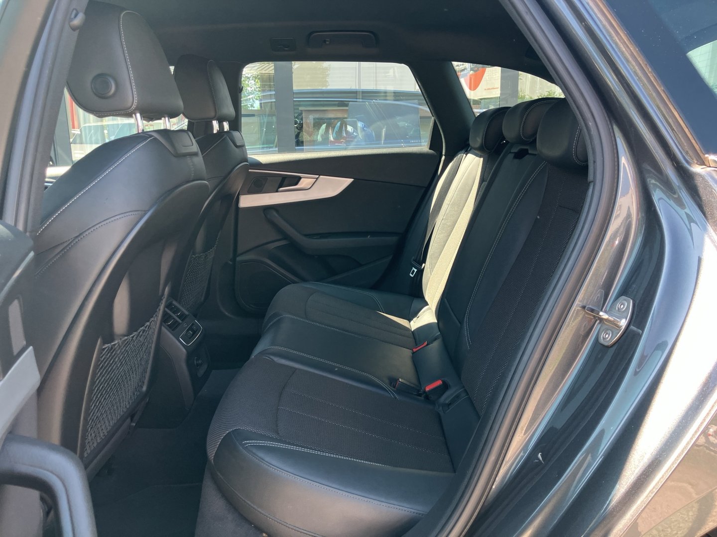 Audi A4 Avant 2.0 TDI quattro Sport | Bild 14 von 17
