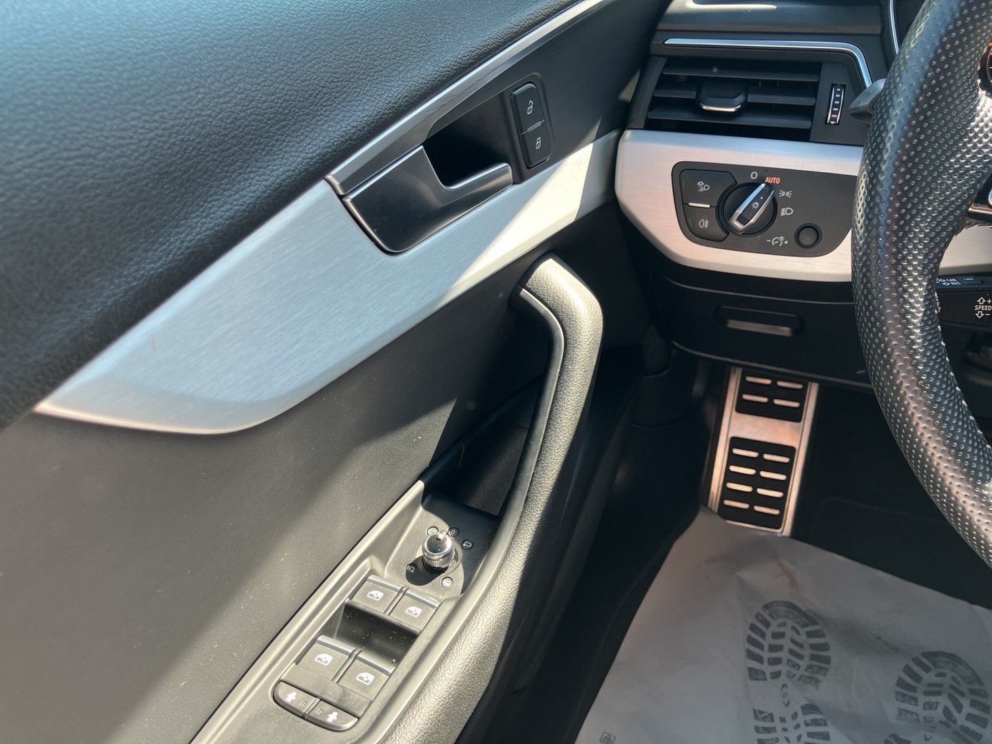 Audi A4 Avant 2.0 TDI quattro Sport | Bild 7 von 17