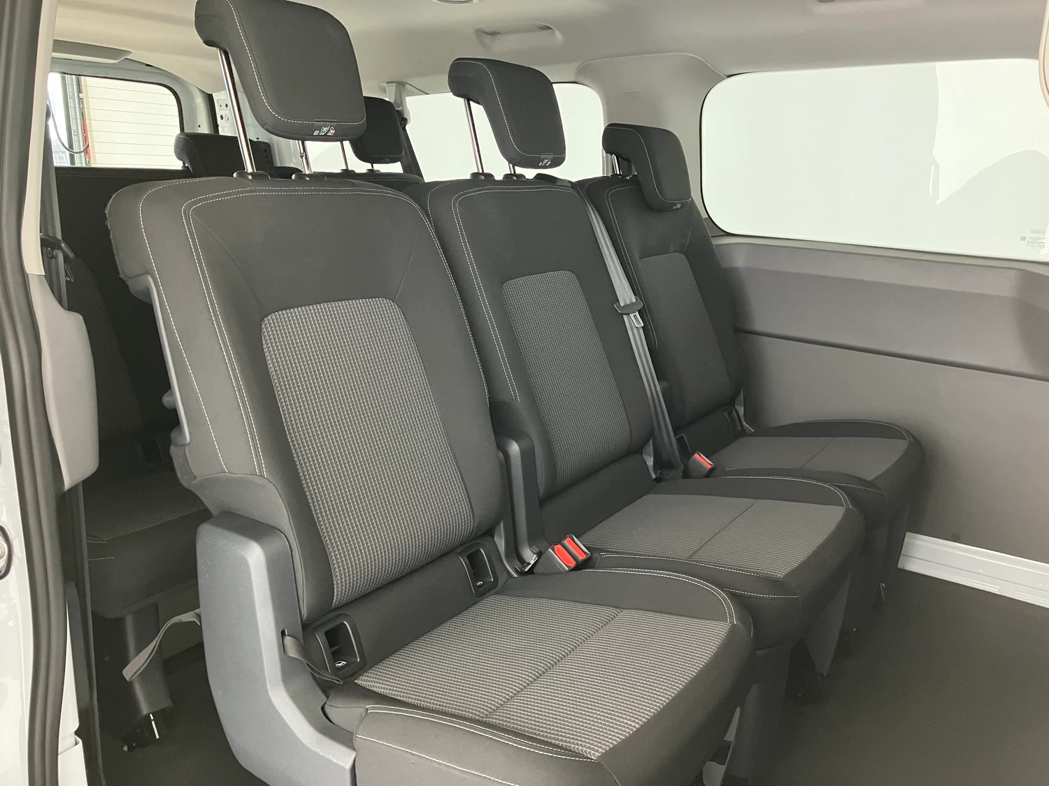 Bild eines VW Transporter Kombi LR TDI