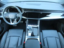 Audi Q8 e-hybrid quattro 290 kW in 0E Mythosschwarz Metallic