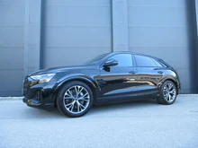Audi Q8 e-hybrid quattro 290 kW in 0E Mythosschwarz Metallic