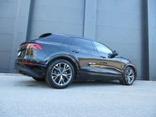Audi Q8 e-hybrid quattro 290 kW in 0E Mythosschwarz Metallic