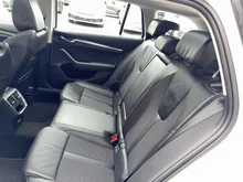 Škoda Octavia Combi 4x4 Style TDI DSG in Candy-Weiss