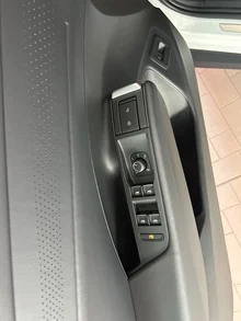 VW T-Roc R-Line eTSI DSG in 0Q Pure White