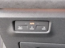 VW Tayron Sport eHybrid DSG 200kW in Grenadillschwarz Metallic
