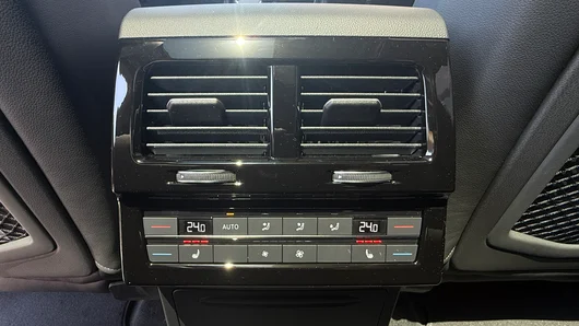 Bild eines Touareg R-Line TDI 4M. Final Edition