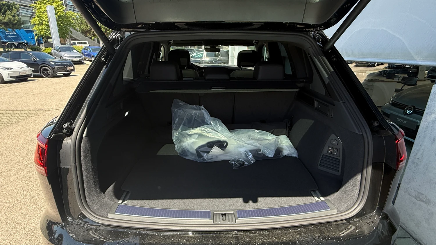 Bild eines Touareg R-Line TDI 4M. Final Edition