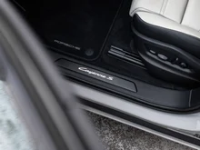 Porsche Cayenne S E-Hybrid Coupé in KREIDE