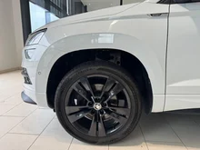 Škoda Karoq SPORTLINE TDI in Moon-Weiß Metallic