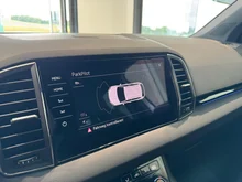 Škoda Karoq SPORTLINE TDI in Moon-Weiß Metallic