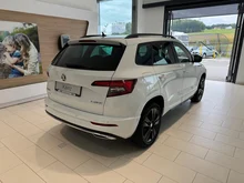 Škoda Karoq SPORTLINE TDI in Moon-Weiß Metallic