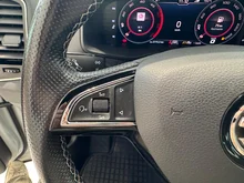 Škoda Karoq SPORTLINE TDI in Moon-Weiß Metallic