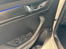 Škoda Karoq SPORTLINE TDI in Moon-Weiß Metallic