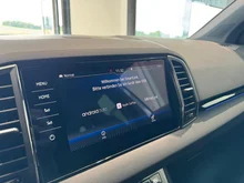 Škoda Karoq SPORTLINE TDI in Moon-Weiß Metallic