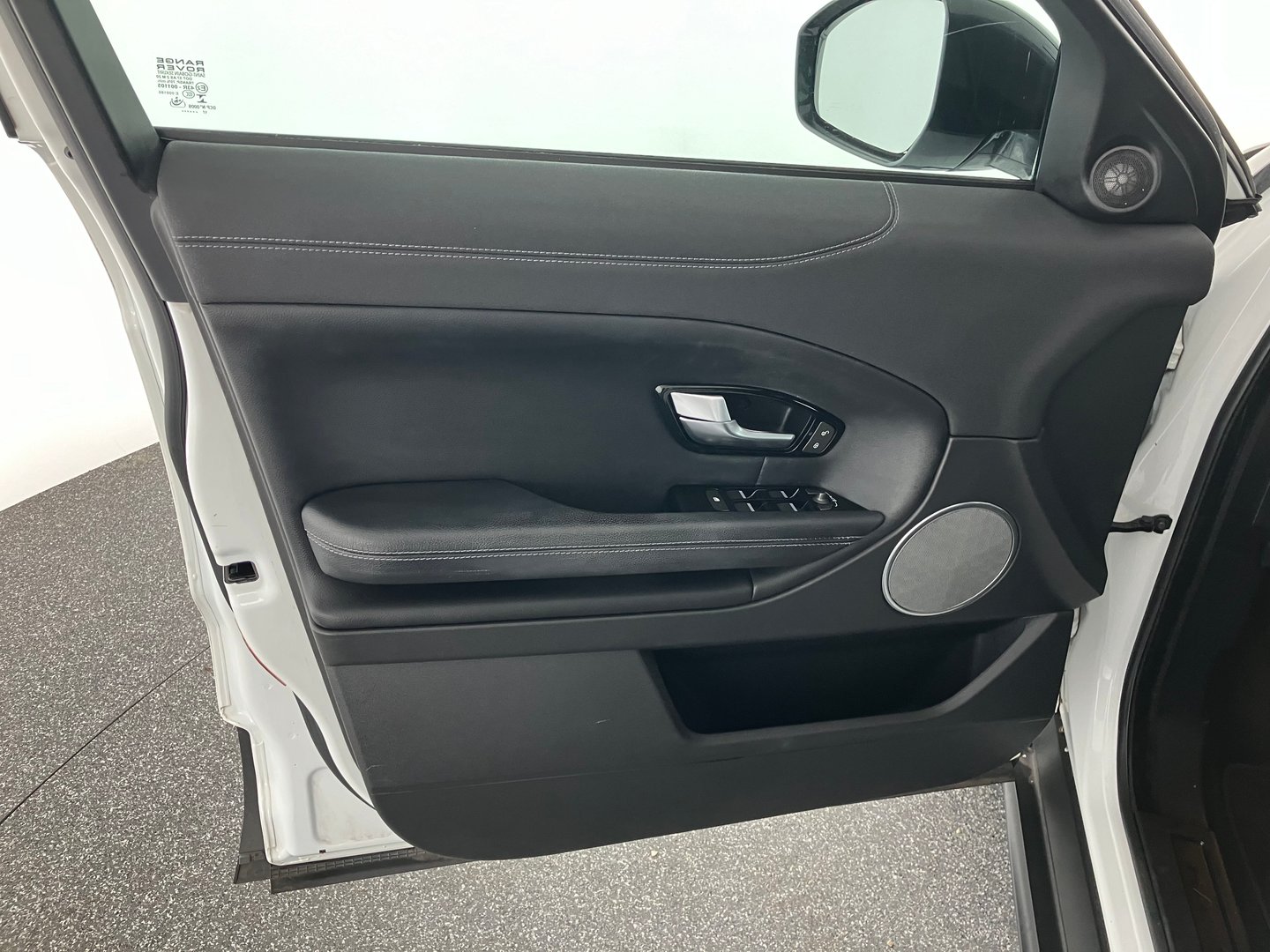 Land Rover Range Rover Evoque Pure 2,0 TD4 e-Capability | Bild 4 von 19