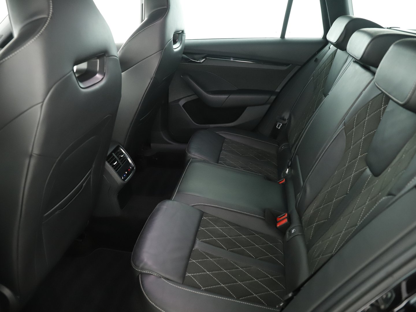 Škoda OCTAVIA Combi RS TDI DSG | Bild 21 von 26